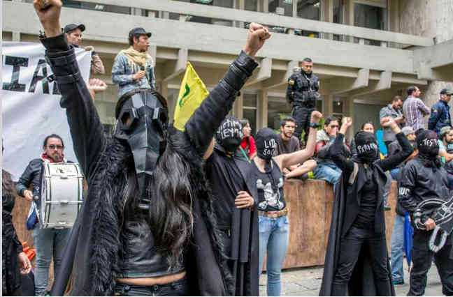 Screenshot 2025-12-08 at 16-00-19 INSURRECCION_1029-WEB.pdf