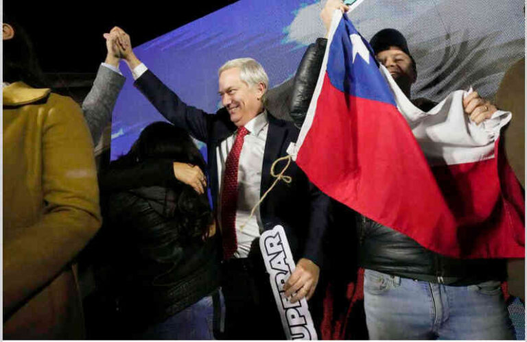 Screenshot 2025-12-30 at 13-07-15 INSURRECCION_1032-WEB.pdf